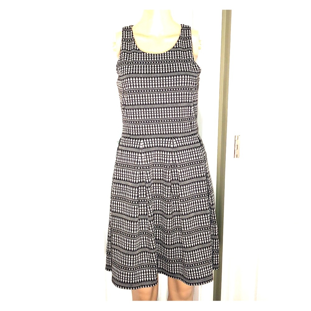 Banana republic factory store black and white